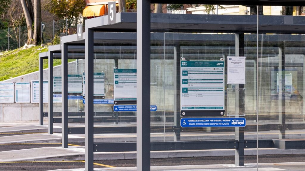 Refugio modular para autobuses, MarquesinaHUT DissetUrban