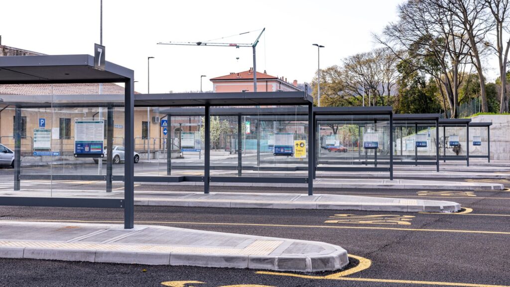Parada urbana minimalista moderna, MarquesinaHUT DissetUrban