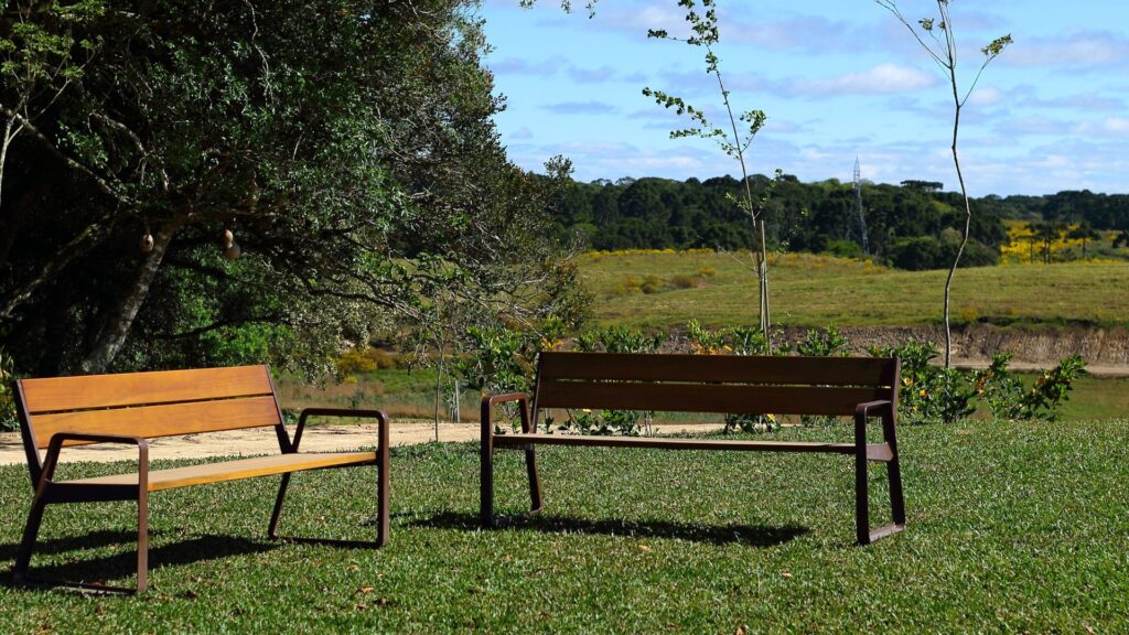 Mobiliario urbano en parque natural, Banco Bailo, DissetUrban