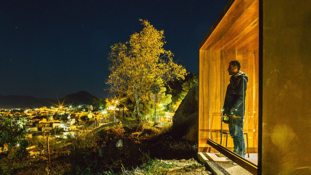 Refugio concebido como marco arquitectónico del paisaje, CABINEDDA, Disset Urban.